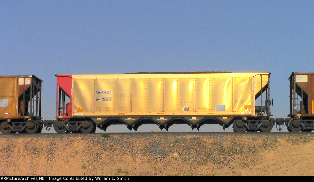 WB Unit Loaded Hooper Frt at Erie NV W-Pshr -70